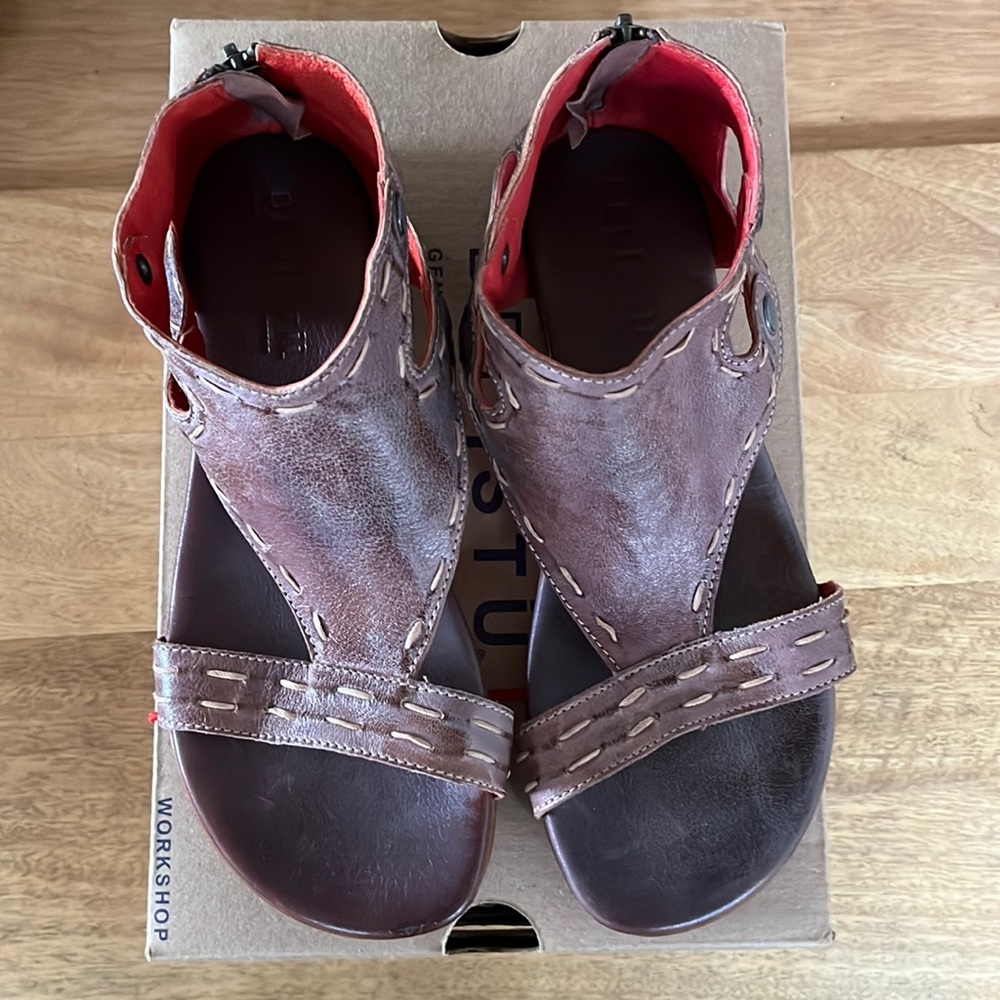 Sundance Bed Stü Soto sandals, size 7.5